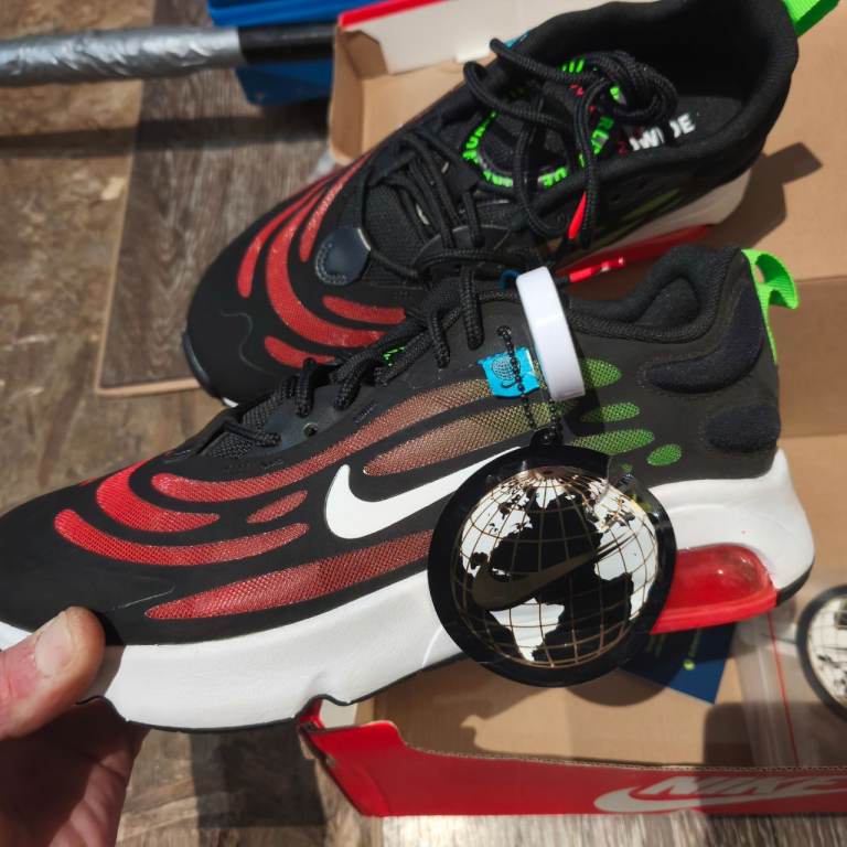 Nike worldwide size 7 