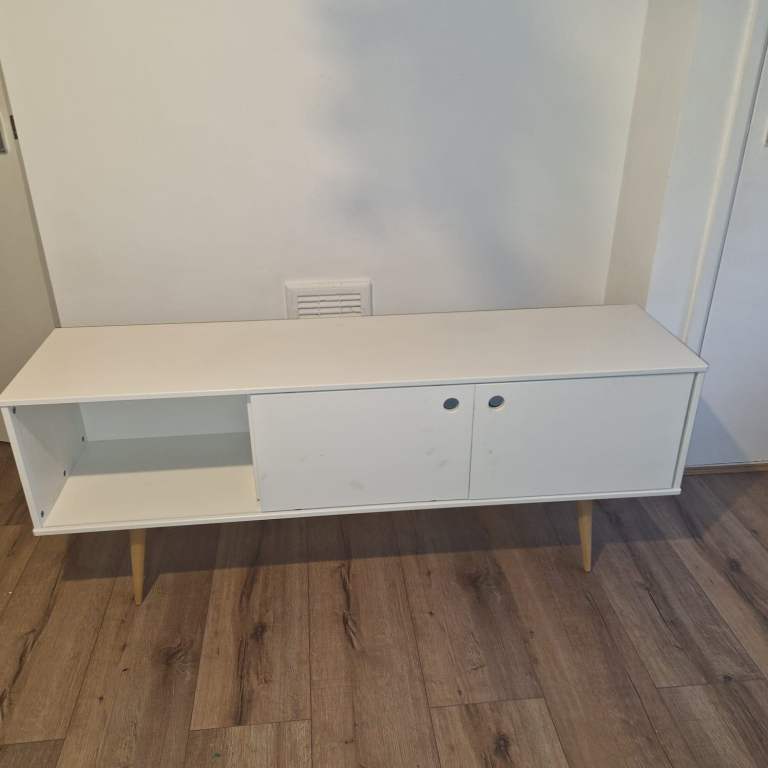 White loaf tv stand/ sideboard 