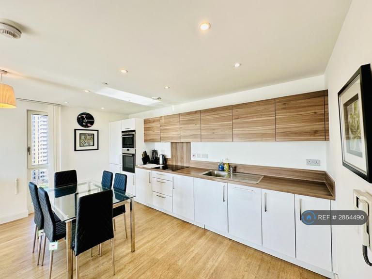 3 bedroom flat in Jefferson Plaza, London, E3 (3 bed) (#2864490)
