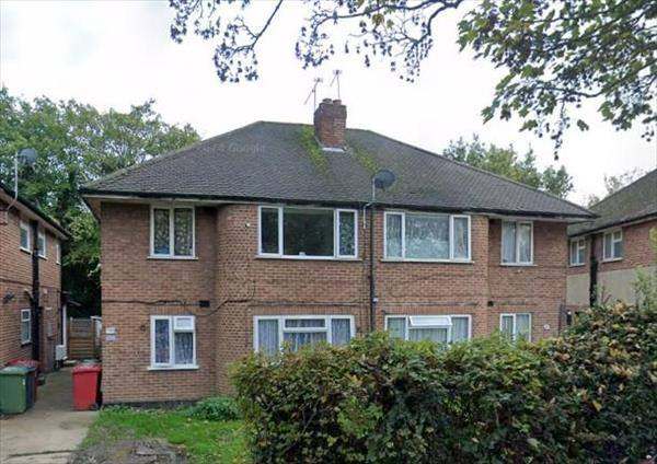 Two Bedroom Ground Floor Maisonette located in slough with parking