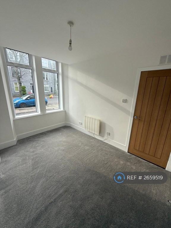1 bedroom flat in Union Grove, Aberdeen, AB10 (1 bed) (#2659519)