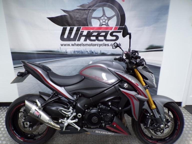 2016 SUZUKI GSX-S1000 WITH A FULL YOSHIMURA DE-CAT EXHAUST SYSTEM