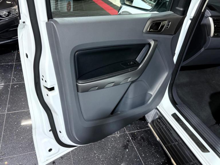 2016 Ford Ranger 2.2 TDCi Limited 1 Auto 4WD Euro 5 4dr PICK UP Diesel Automatic