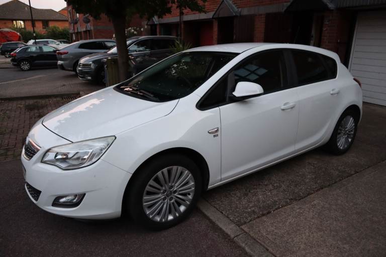 Vauxhall, ASTRA,  Hatchback, 2011, Manual, 1598 (cc), 5 doors
