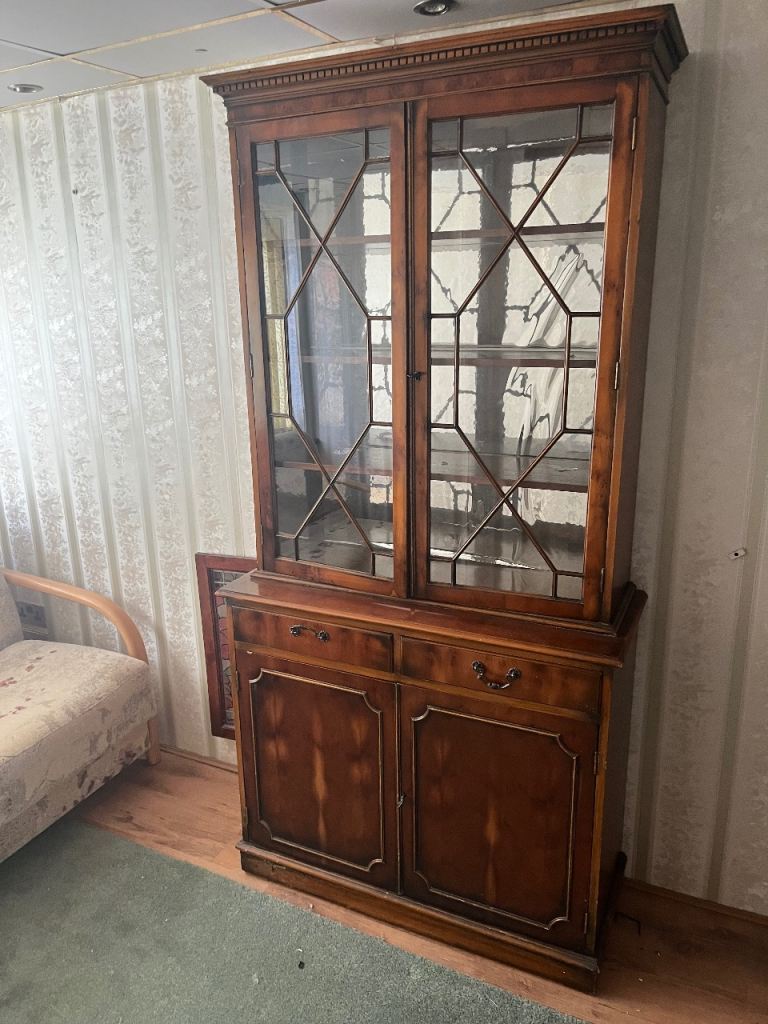 Side cabinet / Display unit 