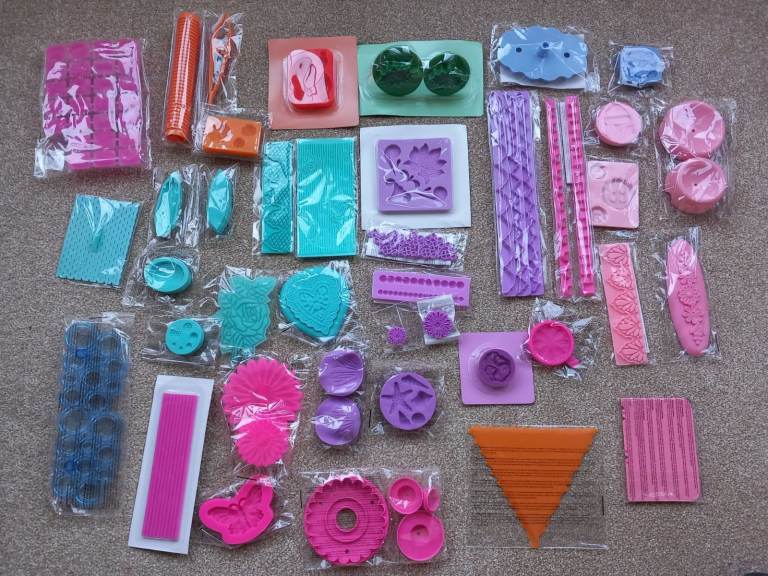 Cake Decorating equipment all new still wrapped 