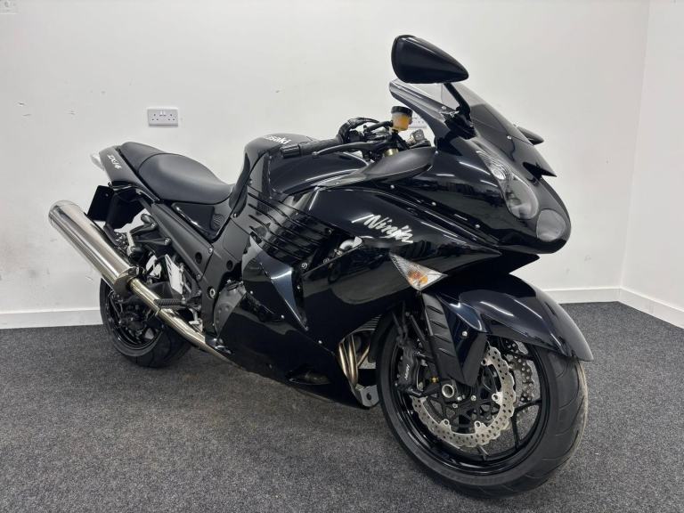 KAWASAKI ZZR1400 **12 MONTHS MOT- LOW MILES- METALLIC BLUE PAINT  **