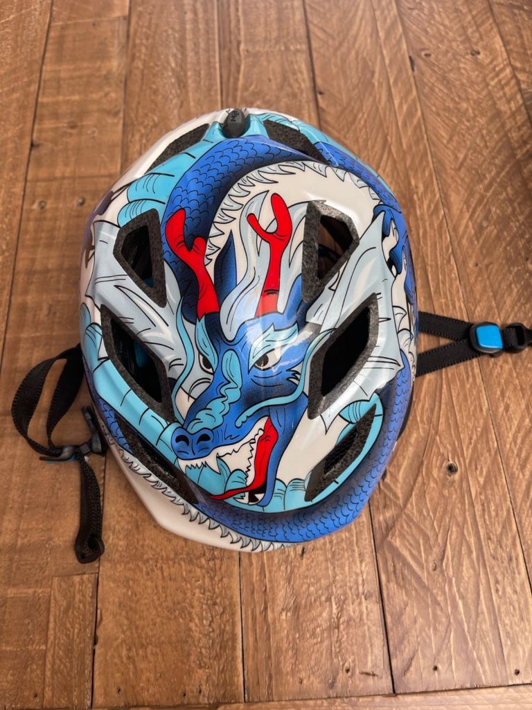 MET Genio Children’s Bike Helmet with Rear Light – Dragon Design – 52–57cm