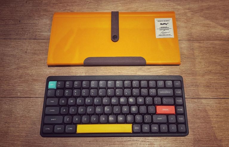 Nuphy Air75 keyboard and case