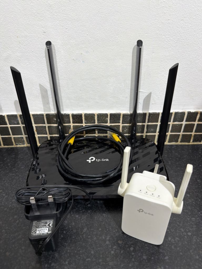 Wi-Fi Bundle: TP-Link Router + WiFi Range Extender (Perfect Condition)