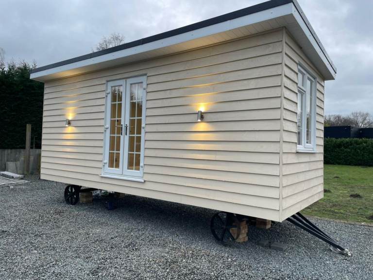 Shepards Hut With Bathroom 