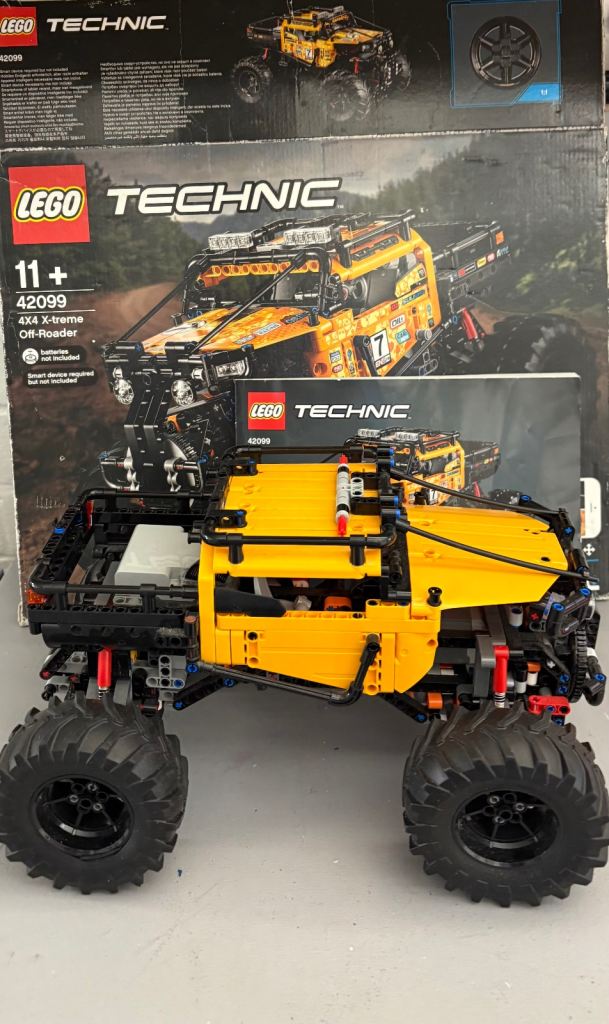 LEGO TECHNIC: 4X4 X-treme Off-Roader (42099) [Retired]