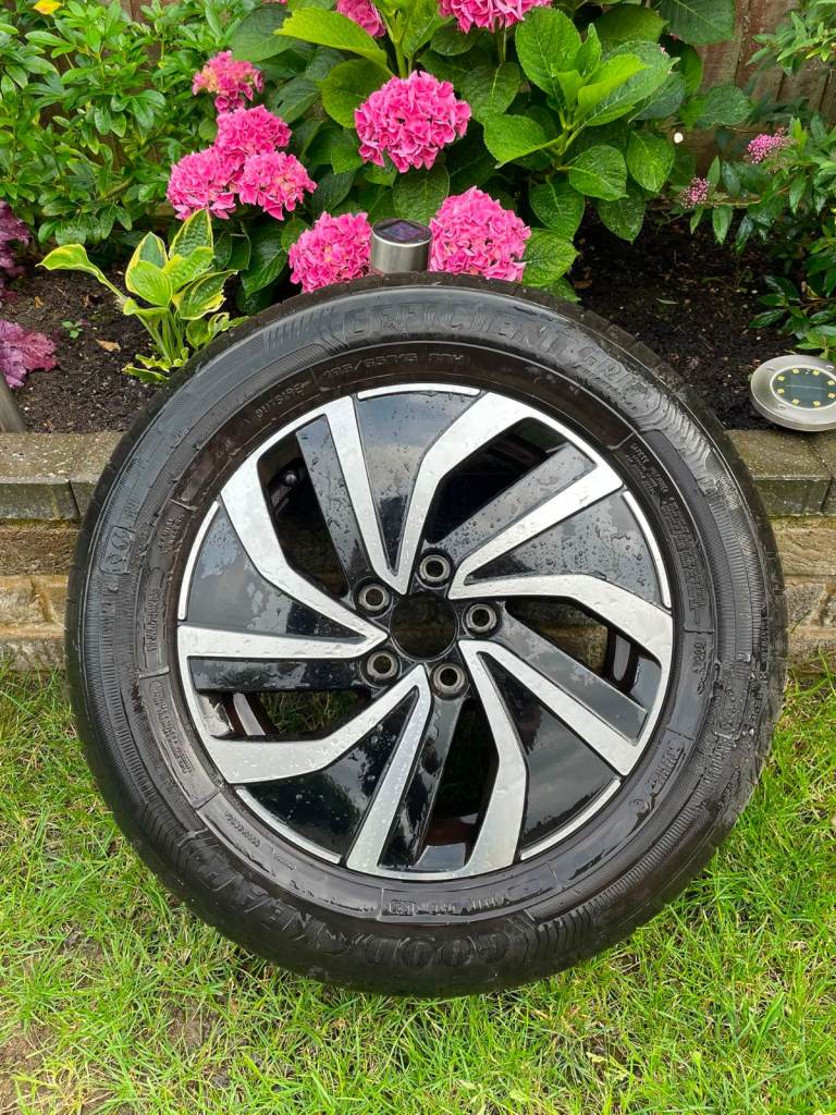 2GO601025A vw polo alloy wheel 185 65 15