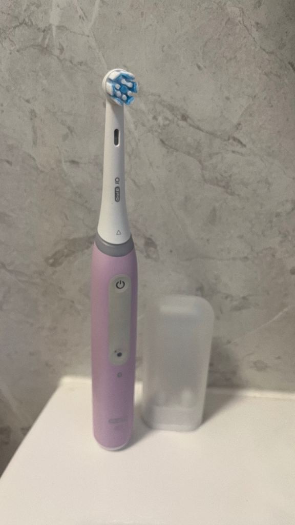 Oral-B iO Series 4 Electric Toothbrush - Lavender, Good Condition