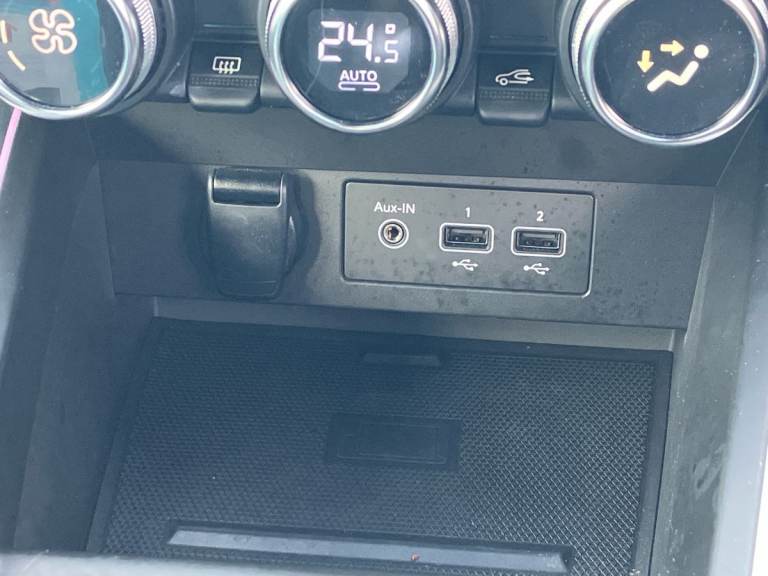 2022 Renault Clio 1.6 E-TECH Hybrid 140 SE Edition 5dr Auto Hatchback PETROL/ELECTRIC Automatic