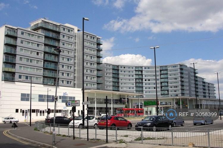 2 bedroom flat in Prince Regent Road, Hounslow, TW3 (2 bed) (#3058399)