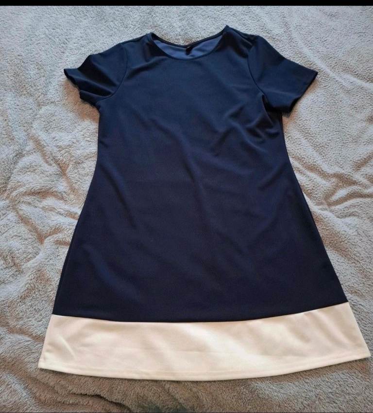 Brand New Classy & Stylish Ladies Dress, Navy and White Size 16-18 Short-Sleeve Dress – Good Condin