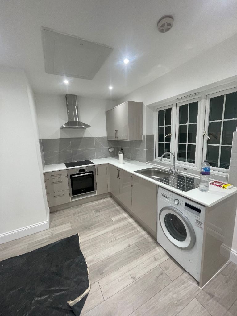 Modern Studio Apartment - Central Slough