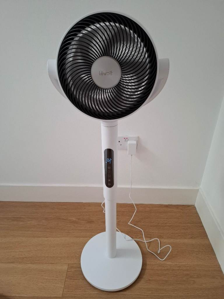 Levoit White/Black Pedestal Air Circulator Fan Oscillation LPF-R432-WUK.