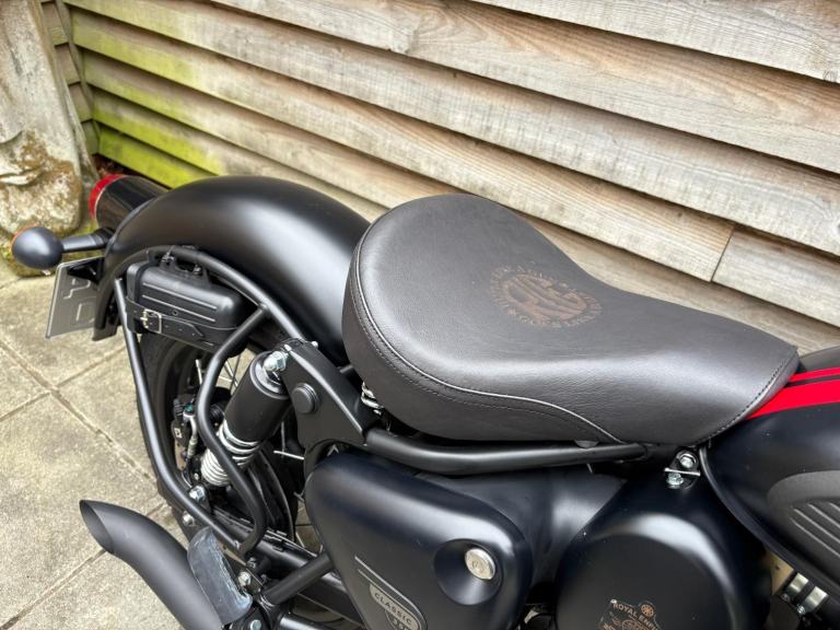 2023 / 23 Royal Enfield CLASSIC 350 £3250 Black 201 miles.