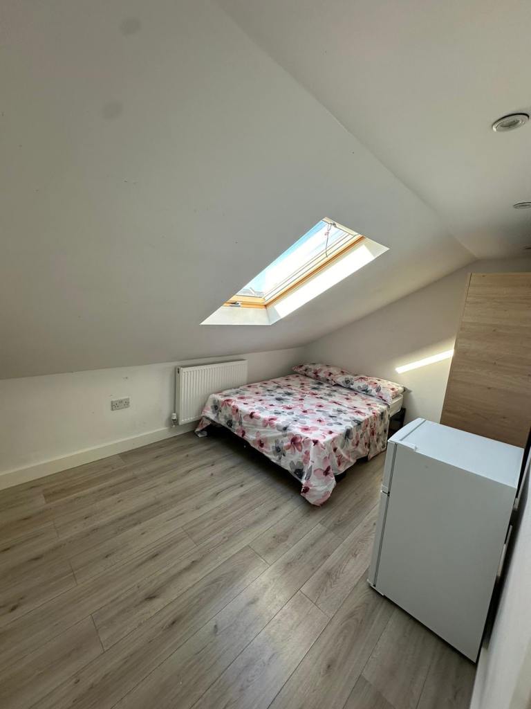 ✨✨ 7 min Walk to SEVEN SISTERS (Victoria Line) | Double Room in Refurbished House!