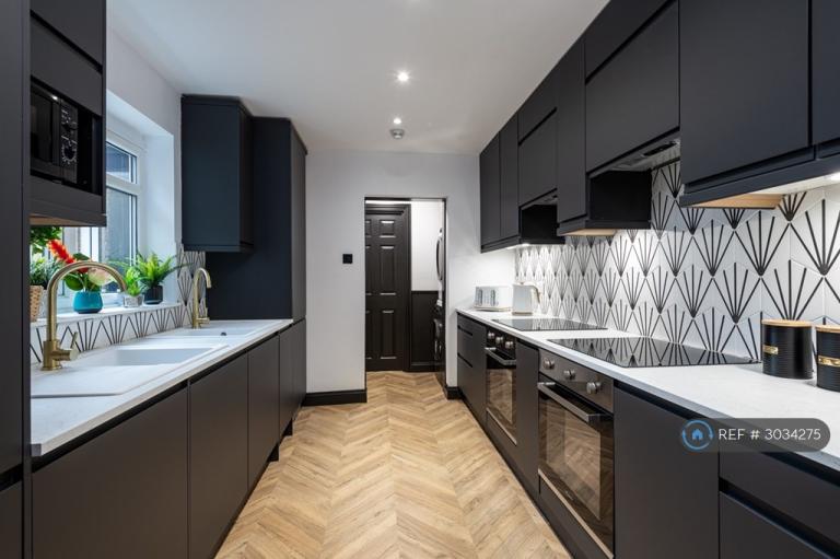 1 bedroom in Park Road, Sittingbourne, ME10 (#3034275)
