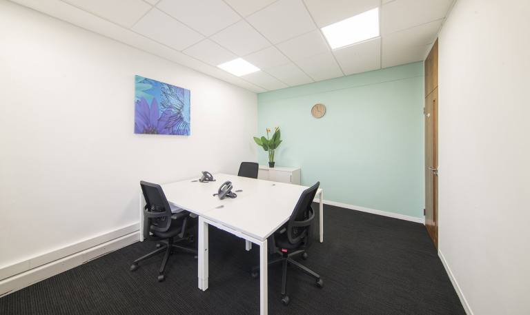 Bristol - BS1 4DJ \ Fully Furnished Small Office for Rent