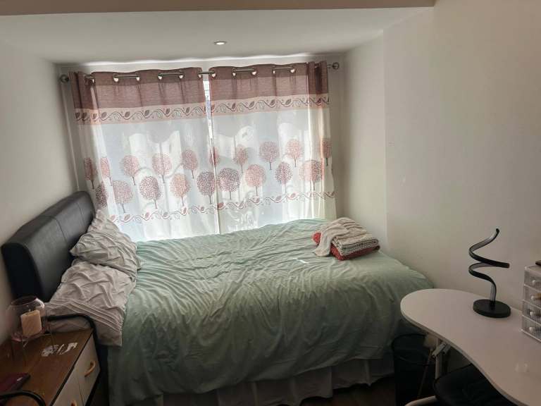 Double room to rent out in Reading Calcot