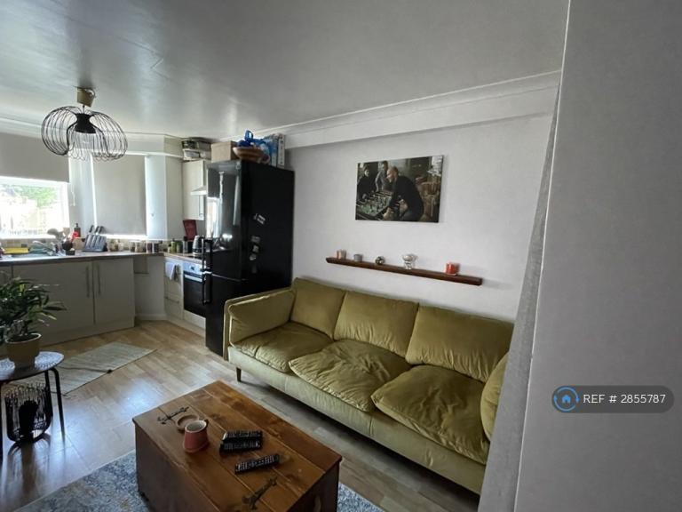 2 bedroom flat in Waddon, Croydon, CR0 (2 bed) (#2855787)