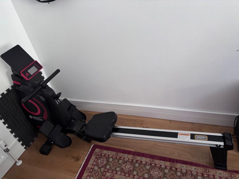 Circuit fitness rowing machine 