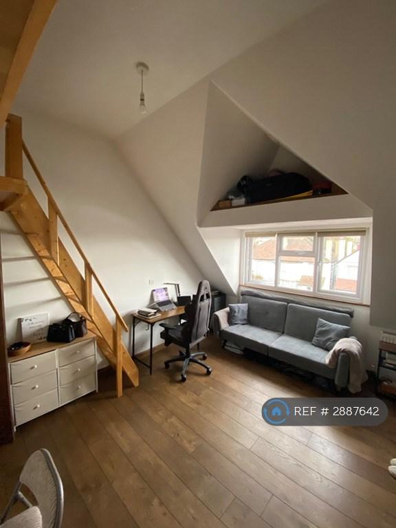 1 bedroom flat in Highfield Avenue, London, NW11 (1 bed) (#2887642)