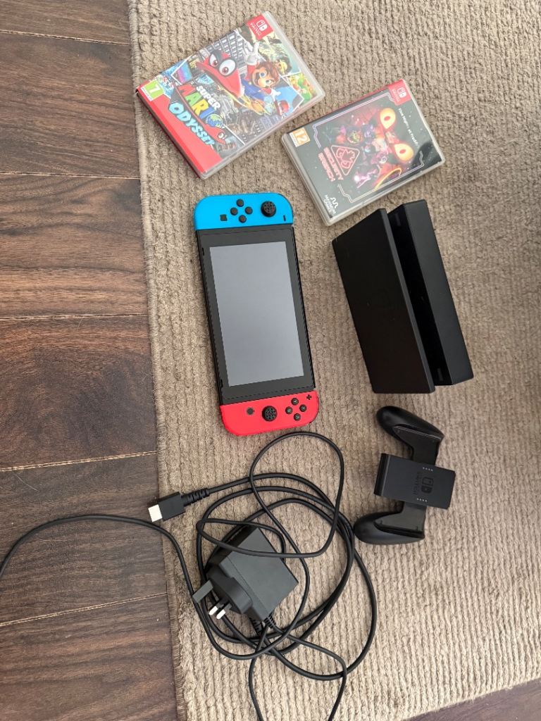 Switch & 2 games 