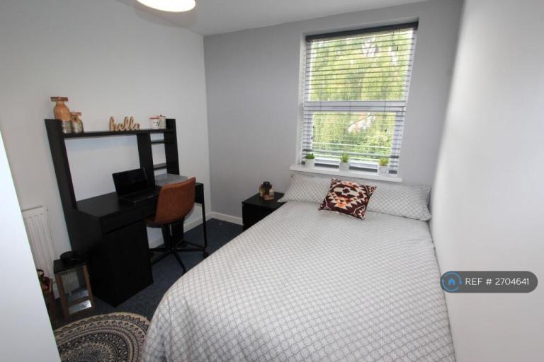 8 bedroom house in Heatherdeane Road, Highfield, SO17 (8 bed) (#2704641)