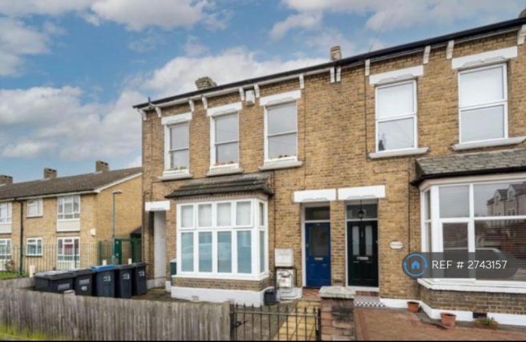 3 bedroom flat in Harrington Road, London, SE25 (3 bed) (#2743157)