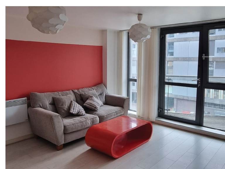 🏡Spacious One-Bedroom Apartment to Rent – Centenary Plaza🏡