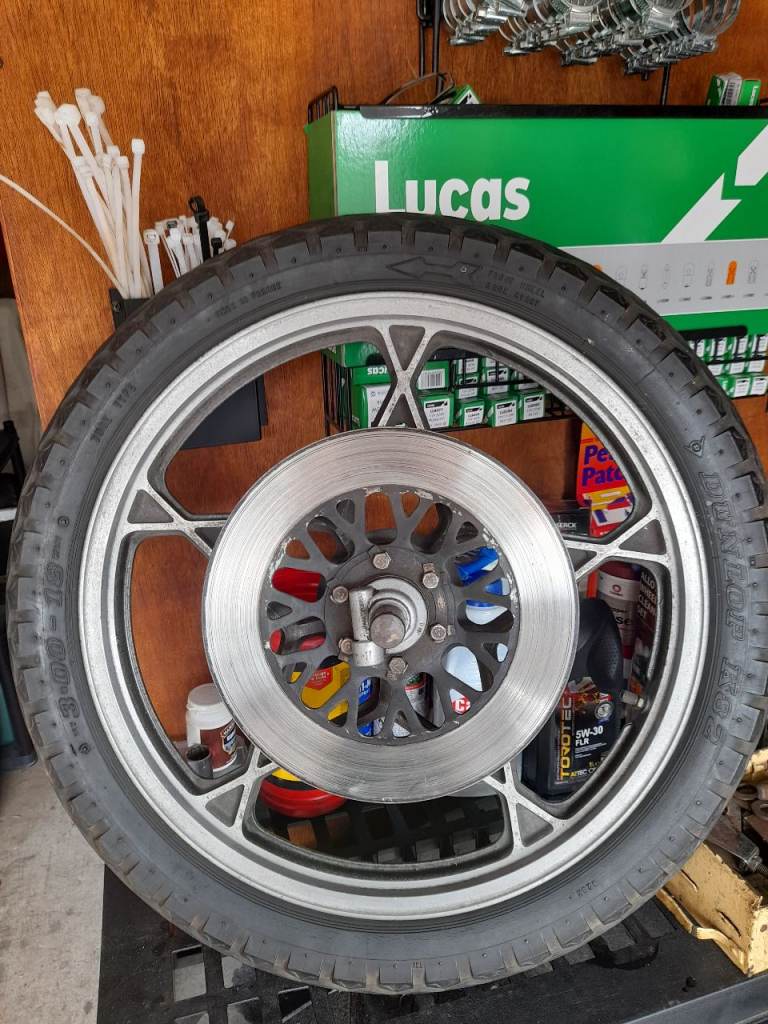 Suzuki GSX 18 inch complete Front wheel 
