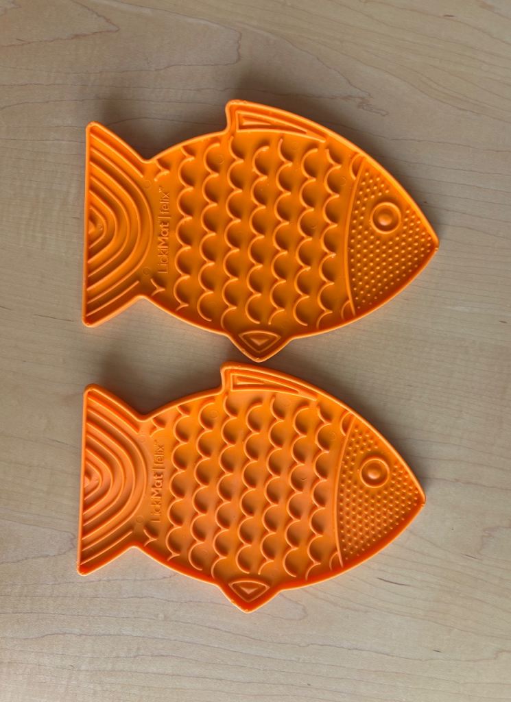 2 x LickiMat Felix cat slow feeder - orange