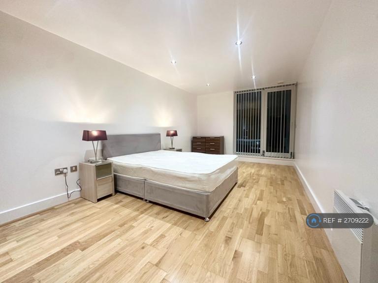 1 bedroom flat in Marmara Apartments, London, E16 (1 bed) (#2709222)