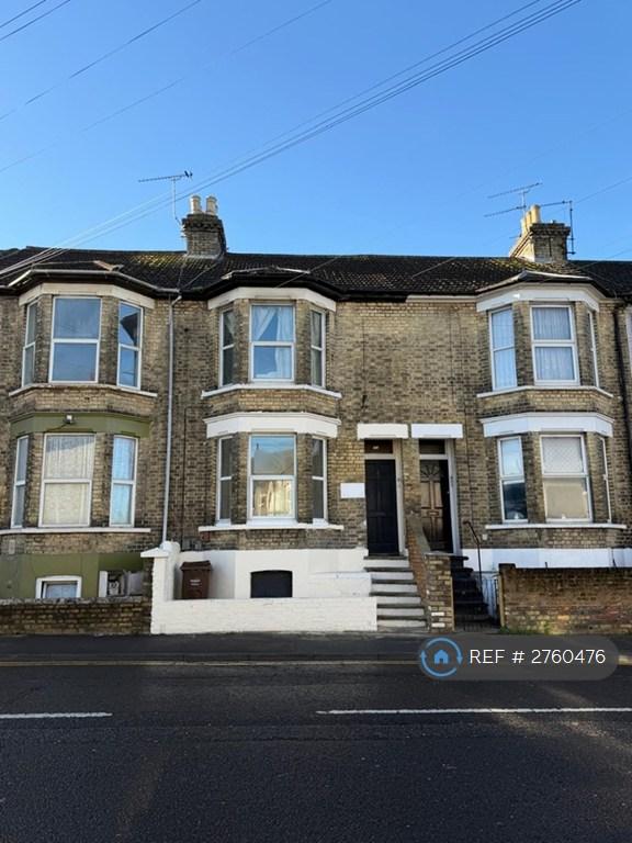 2 bedroom flat in Canterbury Street, Gillingham, ME7 (2 bed) (#2760476)