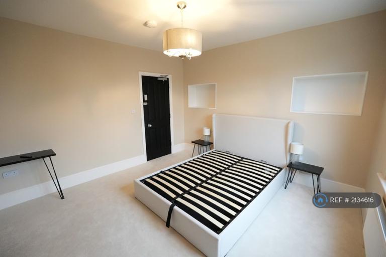1 bedroom in Lynwood Road, Redhill, RH1 (#2134616)