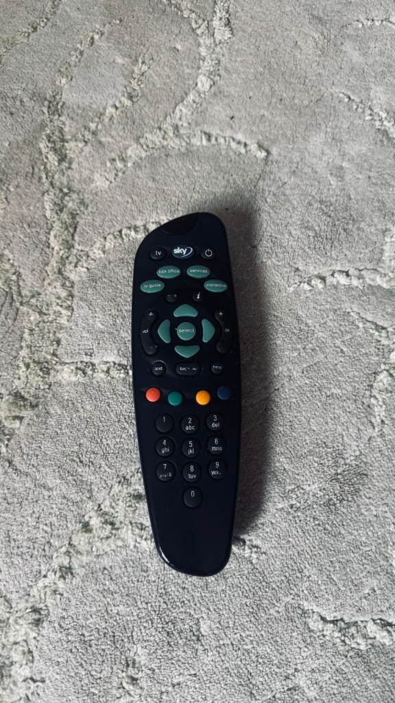 🎁 Free Sky Remote – Works Fine, Needs Battery Cover Fix – E14 (Canary Wharf)