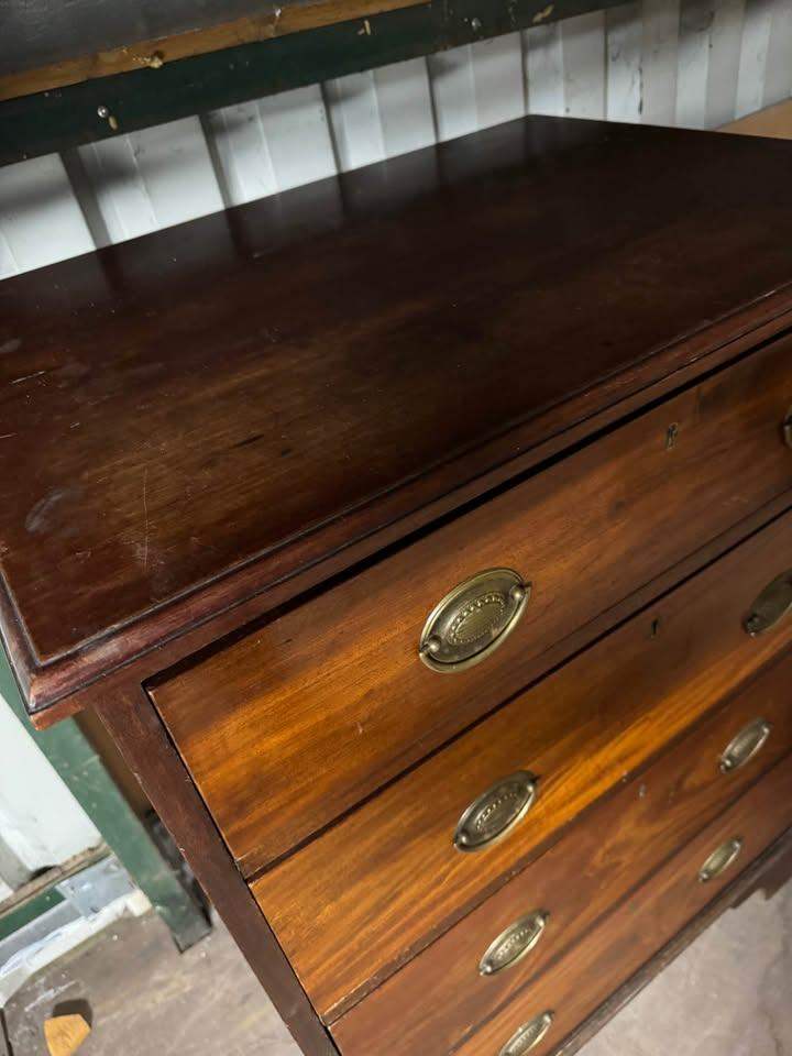 Georgian style chest of drawers