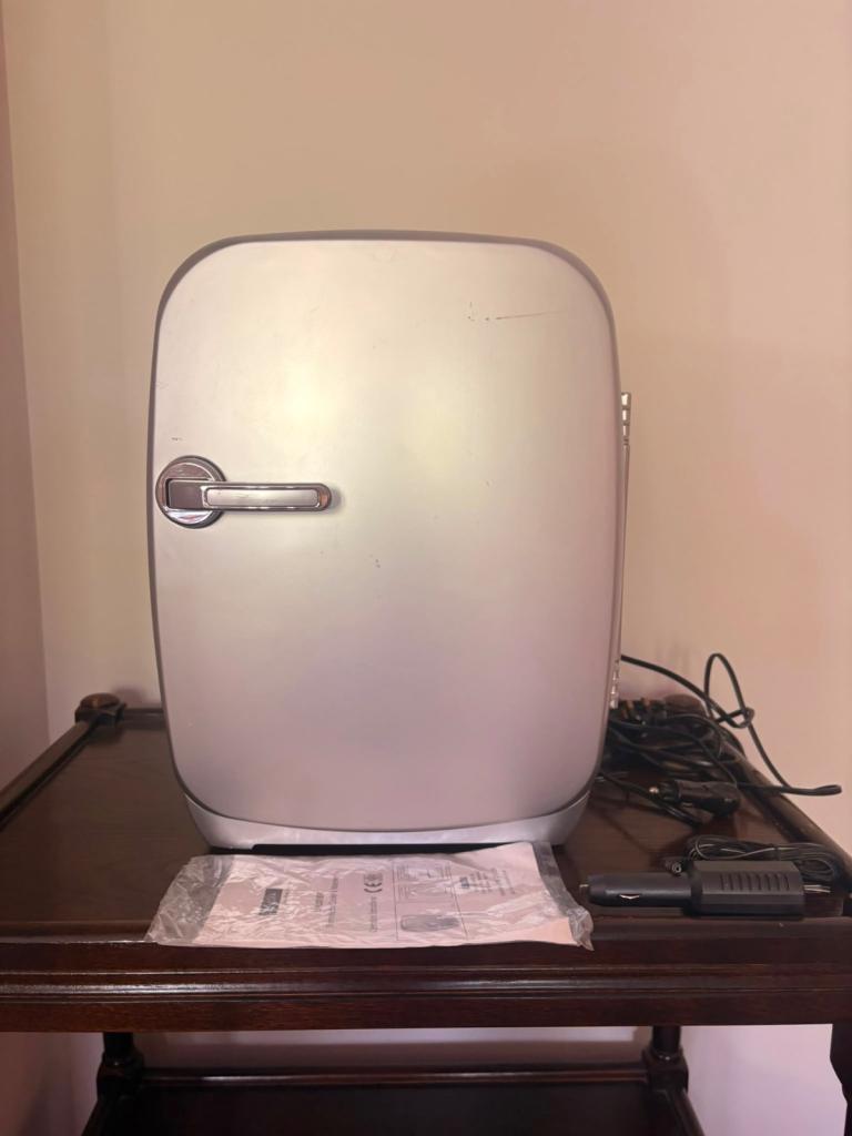 Portable Mini Fridge Cooler/Warmer – Silver, Good Condition