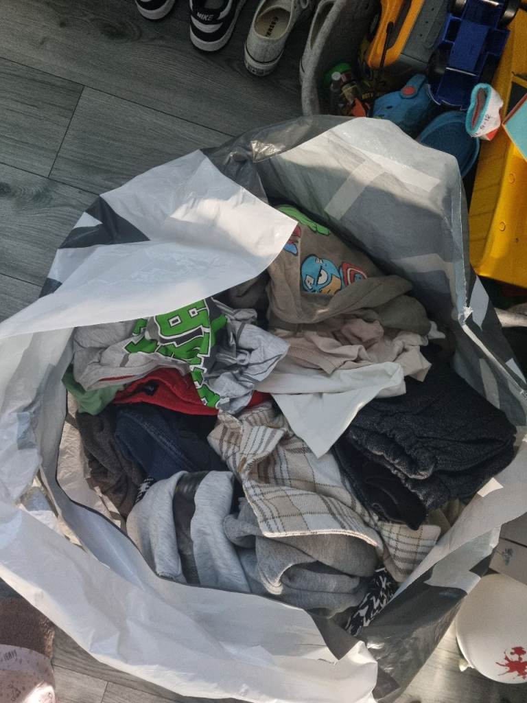 Free bundle of clothes mixed 