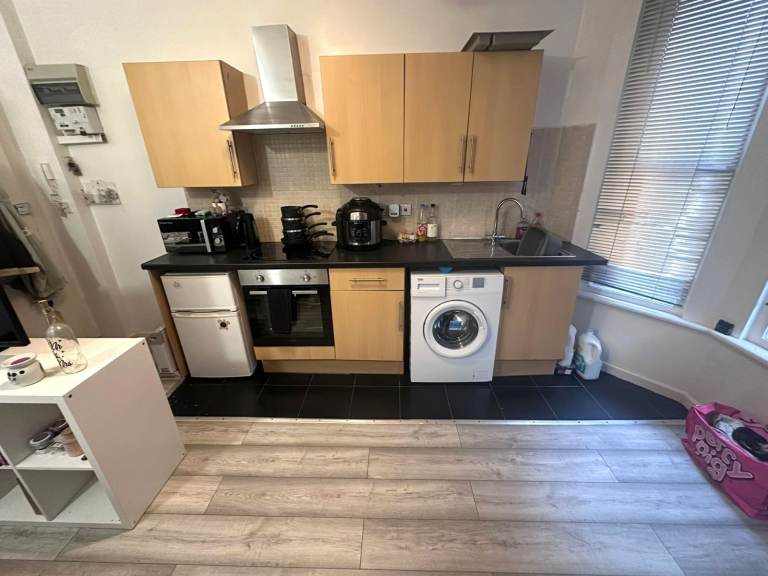 Studio flat - Shirley - BILLS INC - Available 27th February 2026