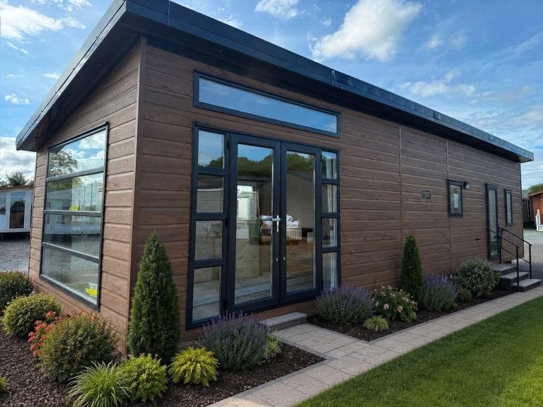 ATHENA LODGE 40X13 • 2 BED • DG • CH • LUXURY LODGE • OFF SITE SALE