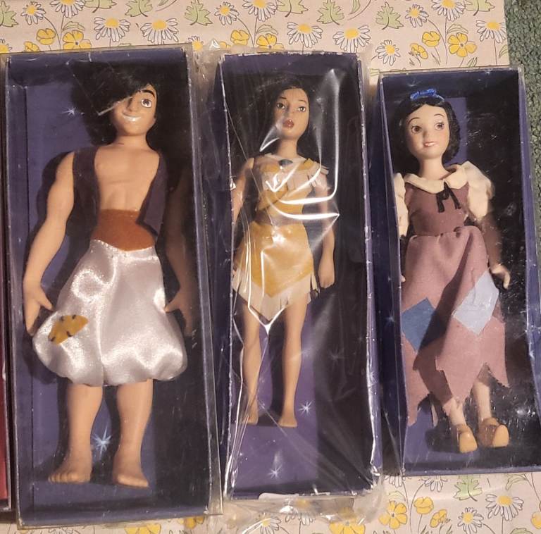 7 Collectable 2004/2005 Disney Dolls - In Boxes - Christmas