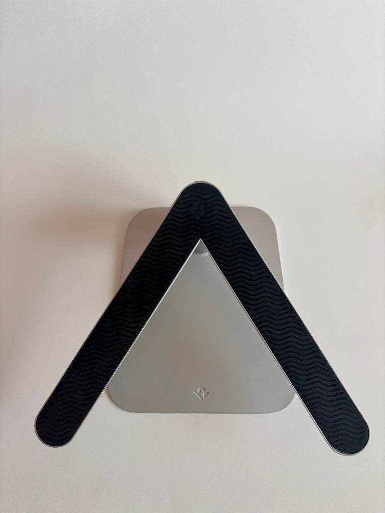 Adjustable laptop stand