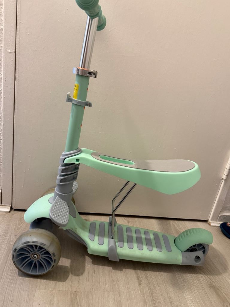 Kids 3-Wheel Scooter with Seat – Good Condition