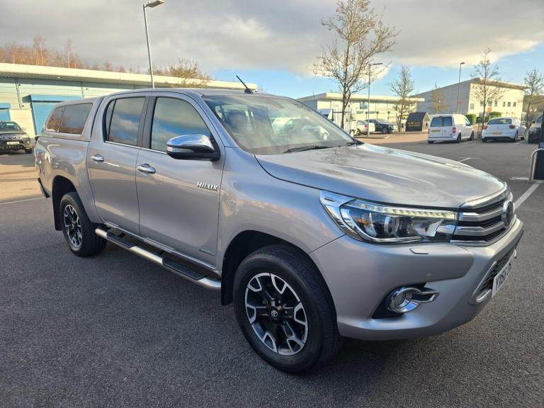  Toyota Hilux 2.4 D-4D Invincible X Auto 4WD Euro 6 4dr (TSS) Diesel Automatic